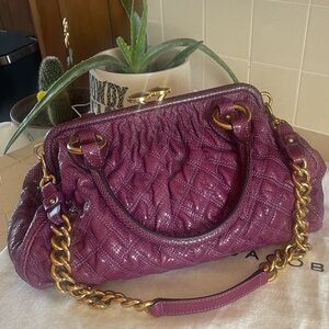 Marc Jacob’s Quilted Purple STAM Handbag with Gold Chain Excellent condition